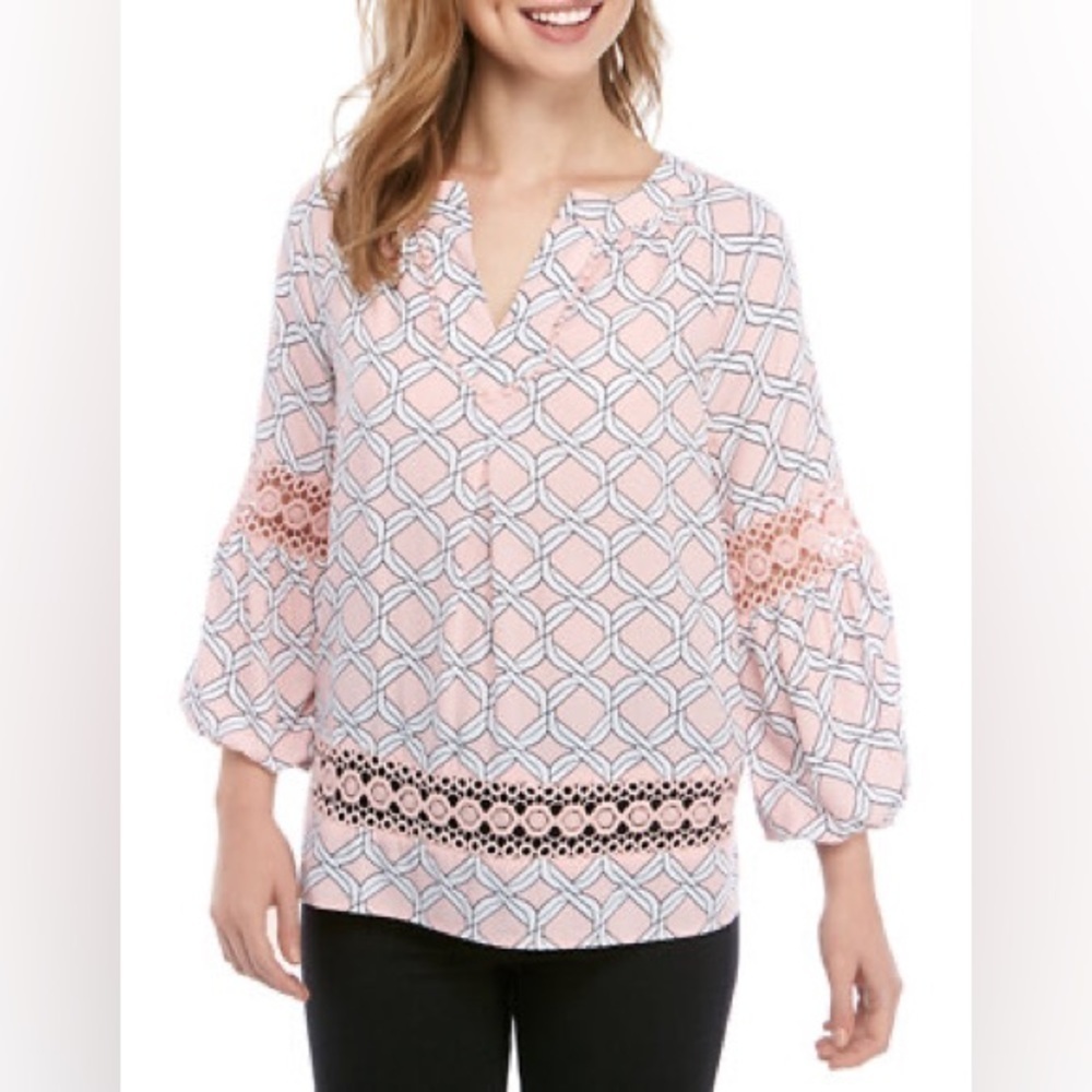 Petite Pink Blouse CROWN & IVY  Printed Peasant Top medium bohemian‌‌‌‌‌‌‌‌‍‍‌‍